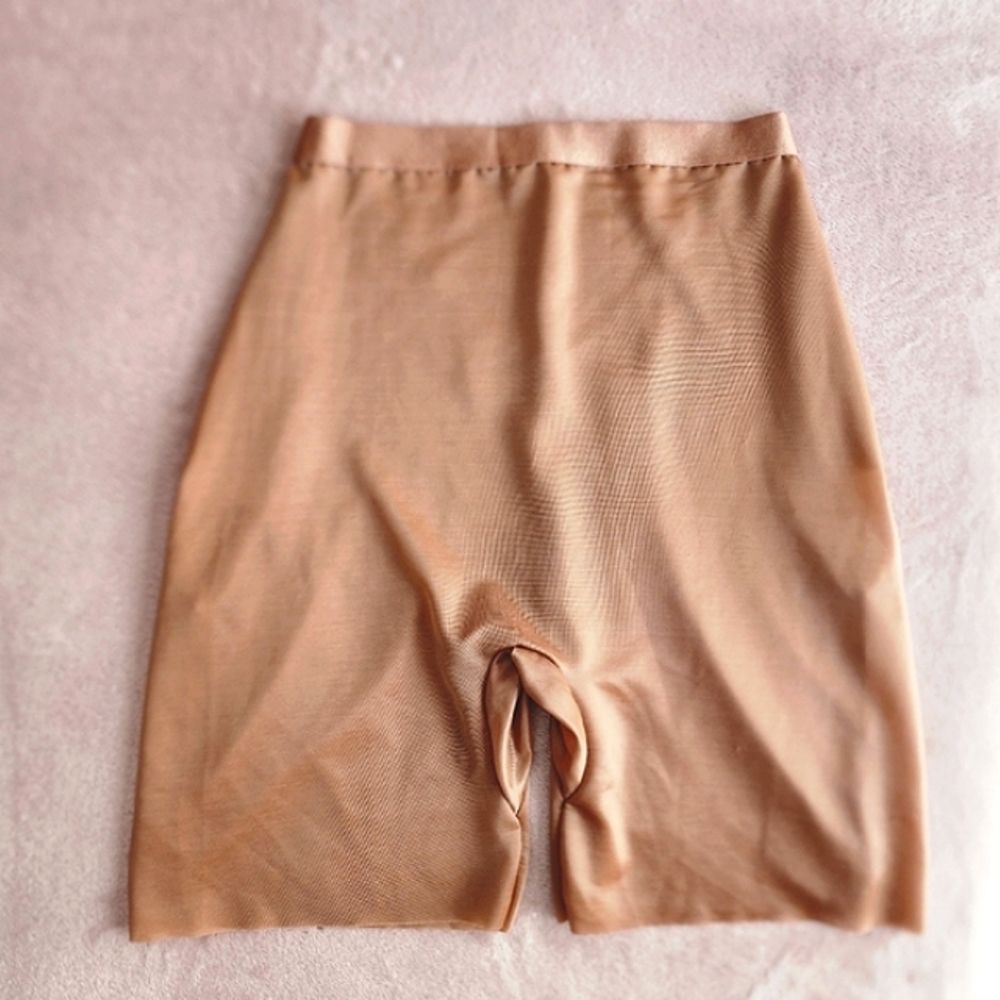 SKIMS Sheer Sculpt Low Back Shorts in Sienna size Medium NWT